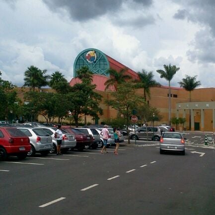 Снимок сделан в Shopping Iguatemi пользователем Le T. 2/19/2012