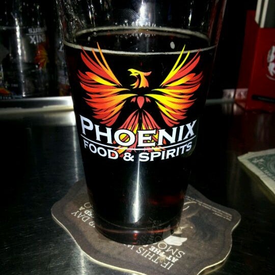 Foto tirada no(a) Phoenix Food &amp; Spirits por Scott A. em 3/16/2012