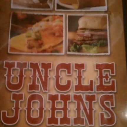 Foto tomada en Uncle John&#39;s Pancake House  por Chris S. el 8/4/2012