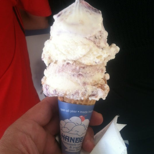 Photo taken at Handel&#39;s Homemade Ice Cream &amp; Yogurt by Diamond D. on 6/11/2012