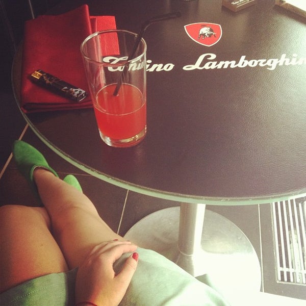 รูปภาพถ่ายที่ Tonino Lamborghini โดย Katerina I. เมื่อ 5/5/2012