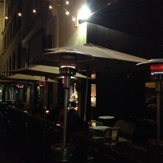 รูปภาพถ่ายที่ Ash Street Cellar โดย BeefBamia เมื่อ 6/12/2012