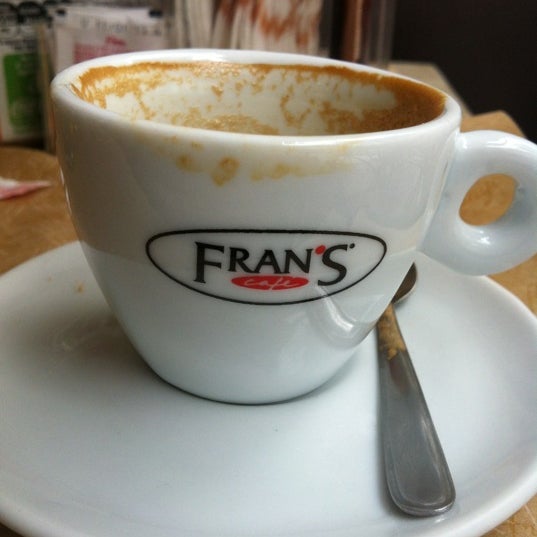 Photo taken at Fran&#39;s Café Moema by Ruy V. on 6/8/2012
