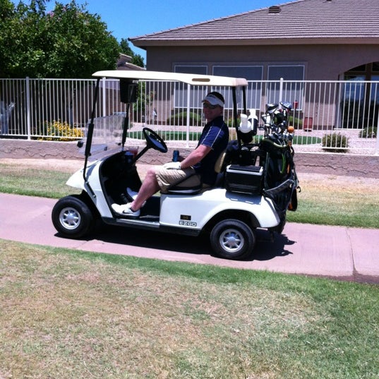 รูปภาพถ่ายที่ The Legend at Arrowhead Golf Club โดย Michelle H. เมื่อ 5/27/2012
