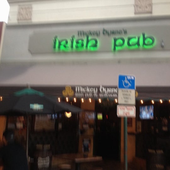 Foto tomada en Mickey Byrne&#39;s Irish Pub  por Jean P. el 8/6/2012