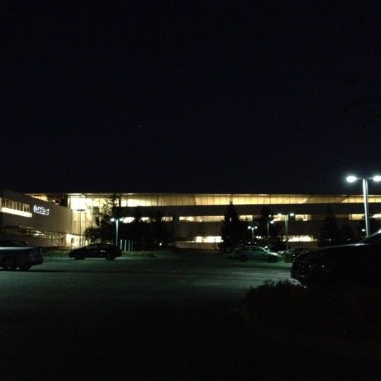 Photos at Crate & Barrel Corporate HQ Northbrook, IL