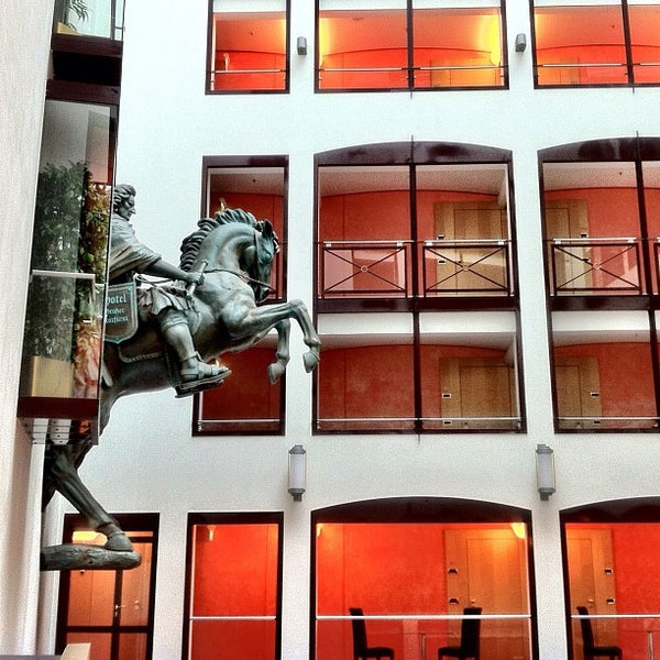 3/8/2012 tarihinde Marcus S.ziyaretçi tarafından Living Hotel Großer Kurfürst'de çekilen fotoğraf
