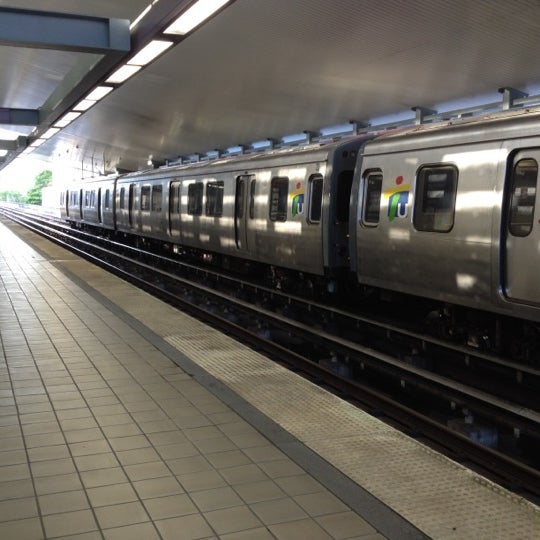 Estación de Tren Urbano Roosevelt Estación de tren en Hato Rey