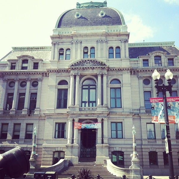 รูปภาพถ่ายที่ Providence City Hall โดย Yifei Y. เมื่อ 9/1/2012