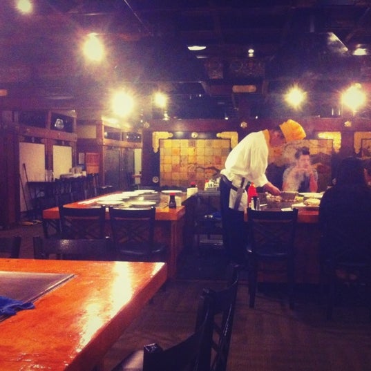 รูปภาพถ่ายที่ Kyoto Palace Japanese Steakhouse โดย Kai D. เมื่อ 6/13/2012