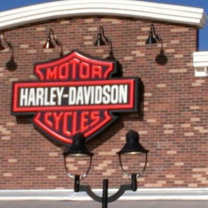 Снимок сделан в Chandler Harley-Davidson пользователем Jeanne D. 6/21/2012