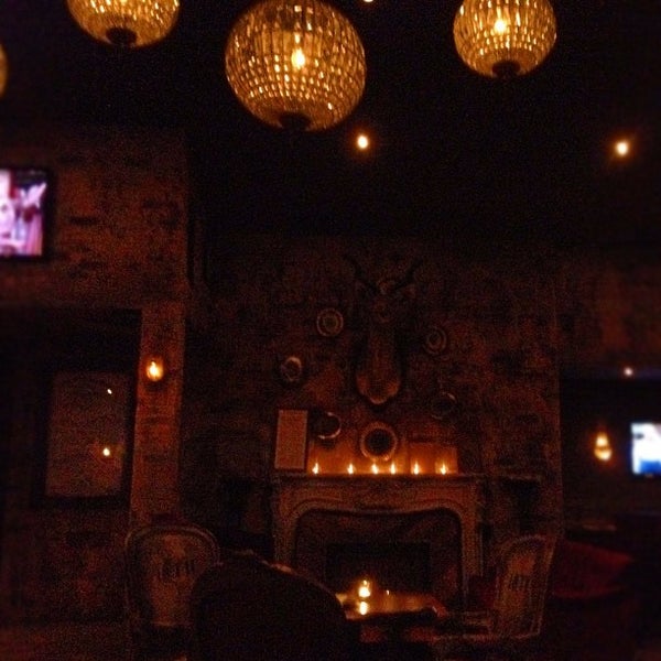 รูปภาพถ่ายที่ The Eighteenth Cocktail Bar โดย Lea M. เมื่อ 6/15/2012