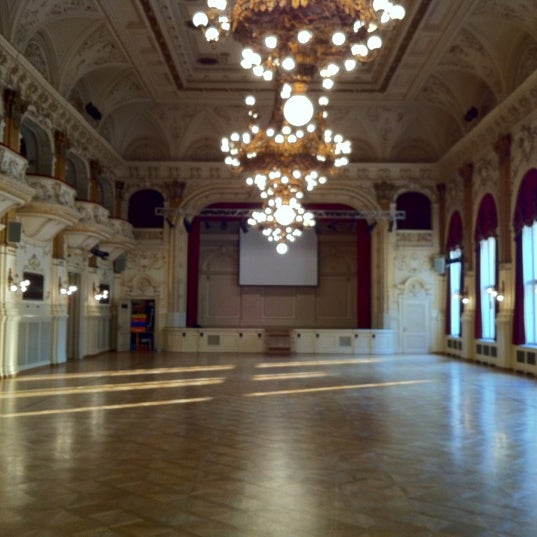 Foto tirada no(a) Palais Kaufmännischer Verein por Alex Z. em 10/17/2011