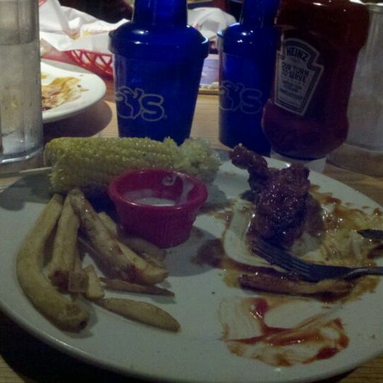 Photo taken at Chili&#39;s Grill &amp; Bar by Jessica B. on 11/19/2011