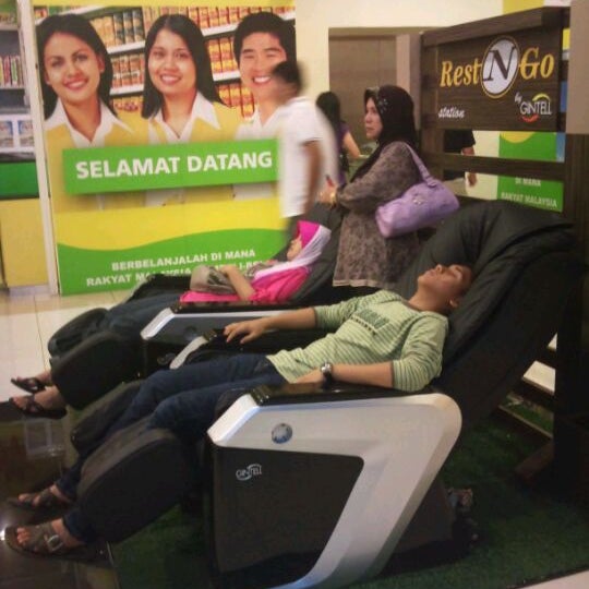 Gintell Rest N Go Station In Front Of Giant Customer Service Counter 16 Visitors