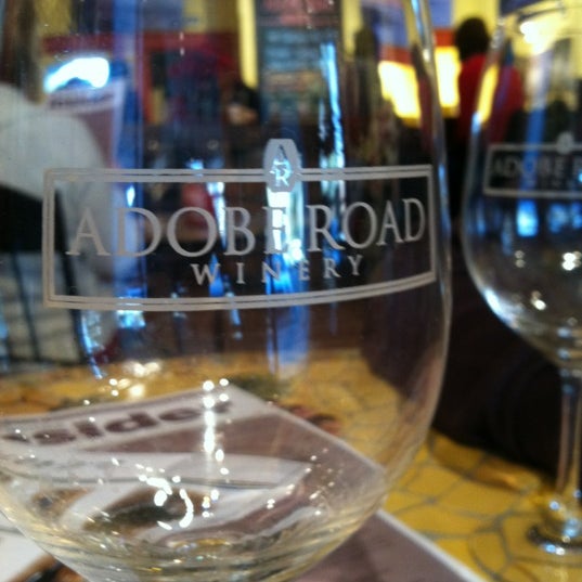 Foto scattata a Adobe Road Winery da Cath S. il 12/31/2011