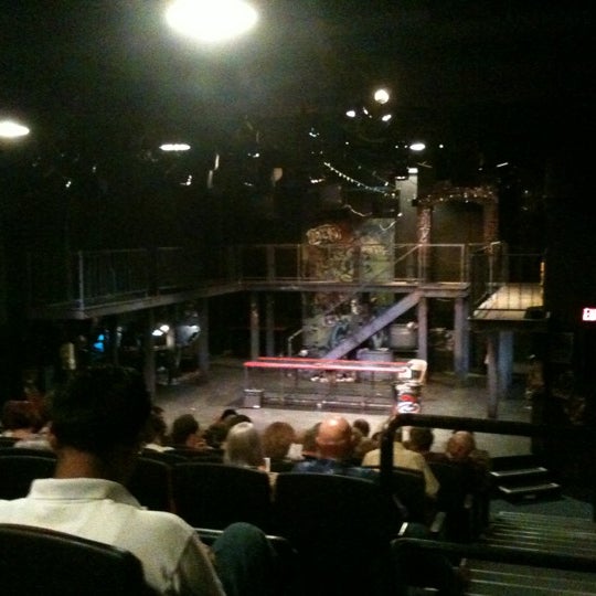 รูปภาพถ่ายที่ Theatre Arlington โดย Mel เมื่อ 9/7/2012