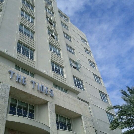 Photo taken at Tides South Beach l King &amp; Grove by Enrique N. on 11/20/2011