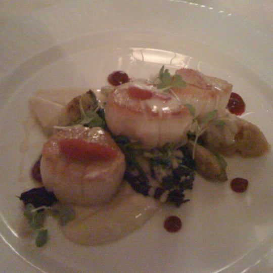 Das Foto wurde bei The Fearrington House Restaurant von Victoria K. am 2/25/2011 aufgenommen