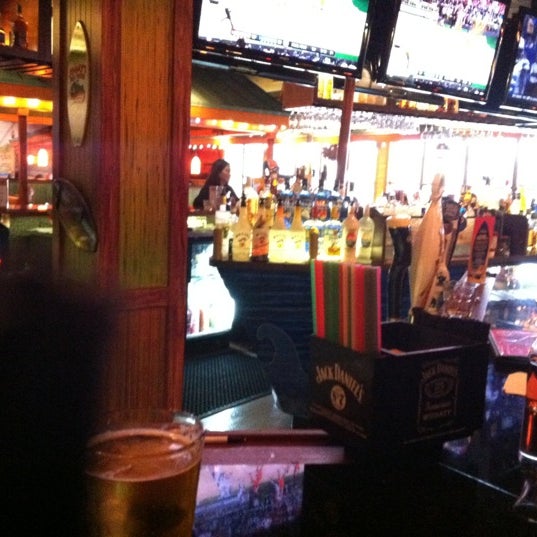 Foto tirada no(a) Jimmy&#39;s Island Grill &amp; Iguana Bar por Z P. em 3/31/2012