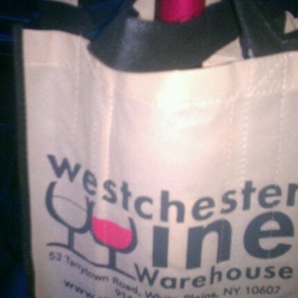 Foto tirada no(a) Westchester Wine Warehouse por Robert B. em 10/23/2011