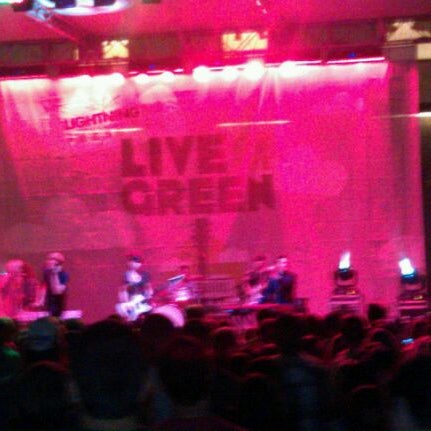 Снимок сделан в Live On The Green Music Festival пользователем Brie. L. 9/30/2011