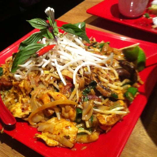 รูปภาพถ่ายที่ Street Food Asia โดย Natalie B. เมื่อ 5/13/2012