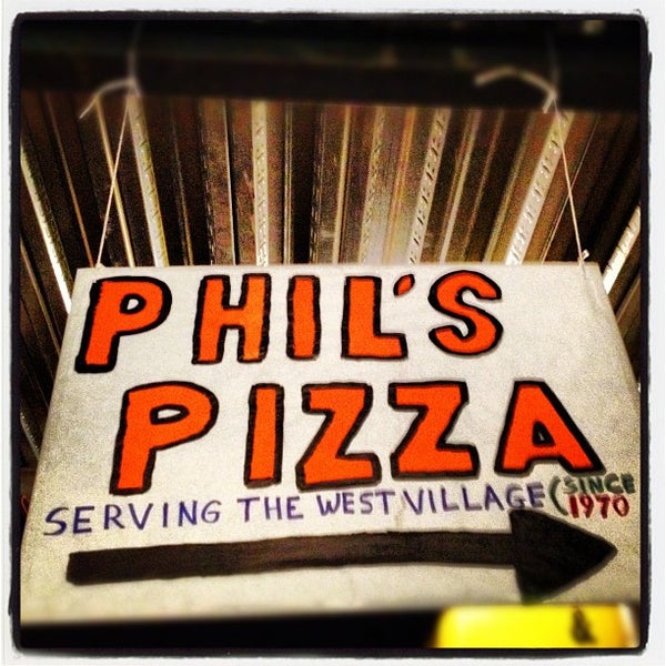 รูปภาพถ่ายที่ Phil&#39;s Pizza โดย Nikelii B. เมื่อ 5/17/2012