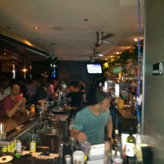 Foto diambil di Solas Lounge &amp; Rooftop Bar oleh Andrei D. pada 6/17/2012