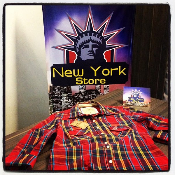 รูปภาพถ่ายที่ New York Store Shopping Vendome โดย hassan b. เมื่อ 8/2/2012