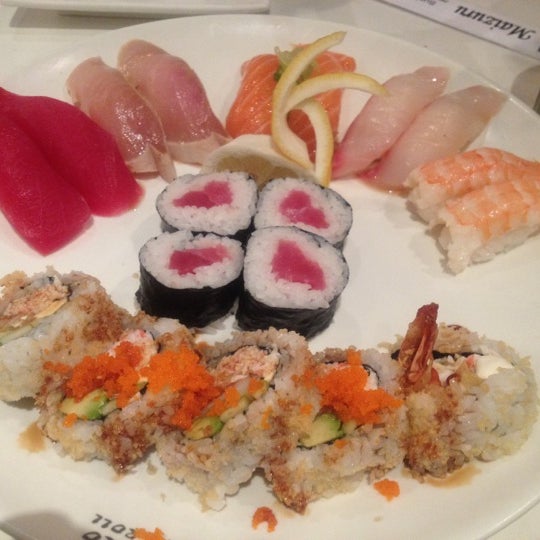 Снимок сделан в Maizuru Sushi Bar &amp; Japanese Restaurant пользователем こないん K. 6/2/2012