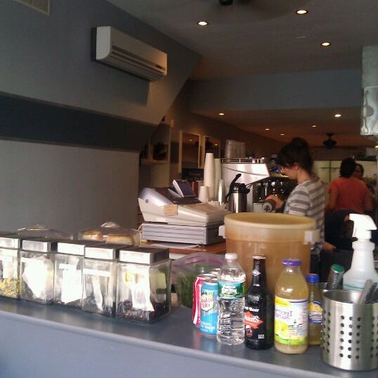 12/15/2011 tarihinde Ayesha B.ziyaretçi tarafından Ants Pants Cafe'de çekilen fotoğraf