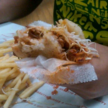 Photo taken at Gabutto Burger by Turtle A. on 7/29/2011