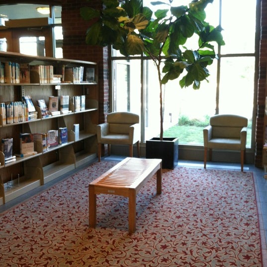 Foto diambil di Darien Library oleh 💋Priceless M. pada 4/17/2012