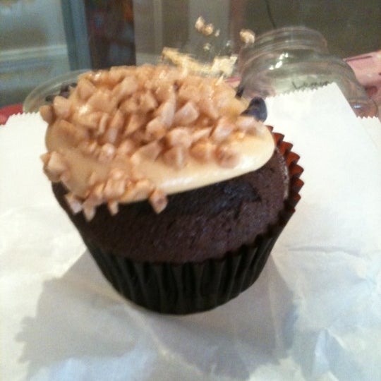 8/15/2012에 Patrick님이 Sweet Themez Cake &amp; Cupcake에서 찍은 사진