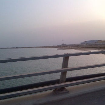 Photo taken at Al Rams Beach by ƌ‎​̲̮̅͡îάм̲̅͡Ȍ̲̮̅͡ηƌ on 3/30/2012