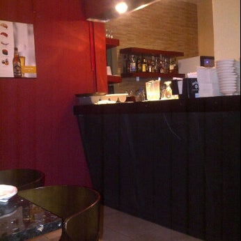 Photo prise au Nigiri Sushi Bar &amp; Restaurant par Milca N. le4/1/2012