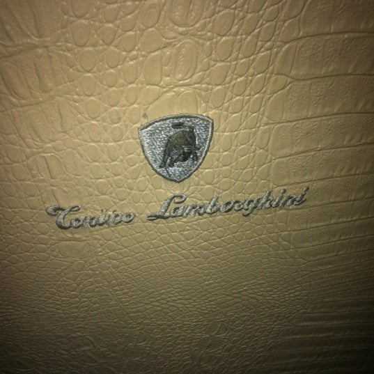 Foto diambil di Tonino Lamborghini oleh Roman M. pada 3/23/2012