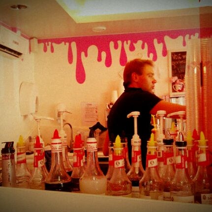 Foto tirada no(a) Pink Milk Shake por Justina em 6/10/2011