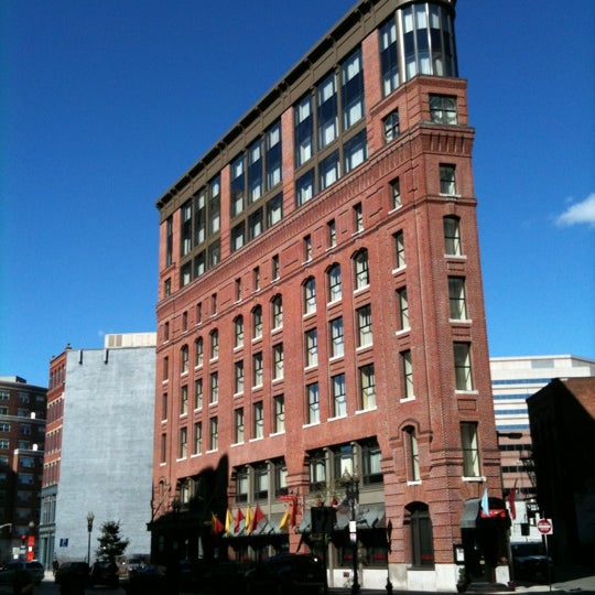 Снимок сделан в The Boxer Boston Hotel пользователем Vincent S. 11/28/2011