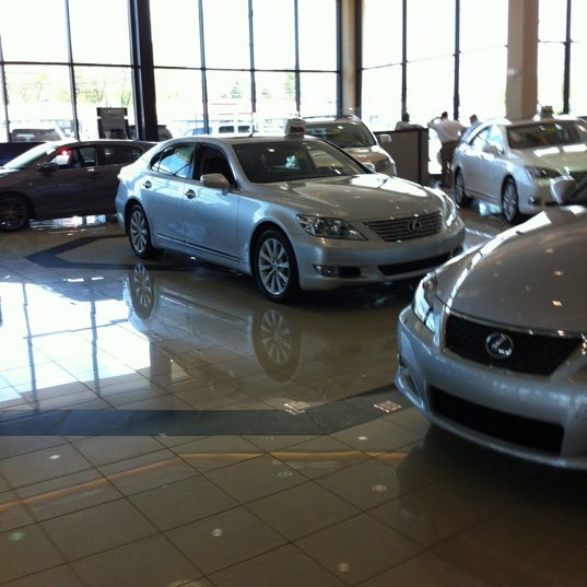 Das Foto wurde bei Lexus of Cherry Hill von Janice am 4/19/2012 aufgenommen