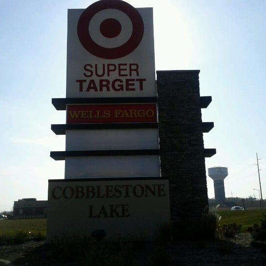 Target Apple Valley'de Hipermarket