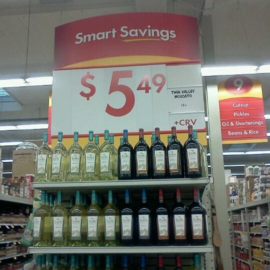 Smart & Final Grocery Store