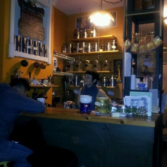 Foto tomada en The Random Tea Room  por Sa Rah G. el 1/31/2012