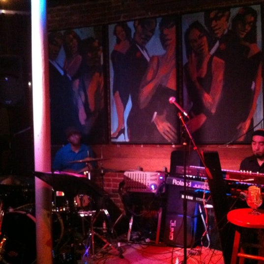 Photo taken at Darryl&#39;s Corner Bar &amp; Kitchen by Frederico P. on 9/13/2012