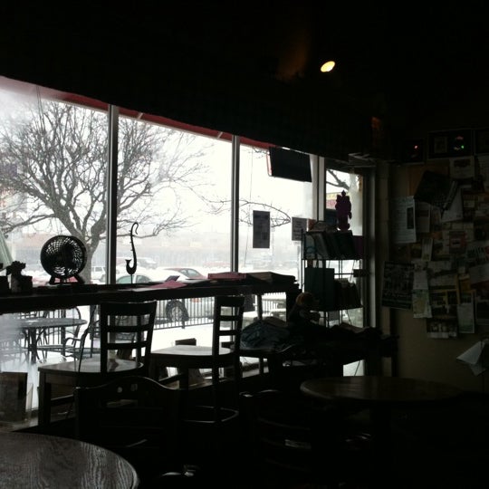 Foto scattata a Firefly Coffee House da Andy W. il 2/21/2011