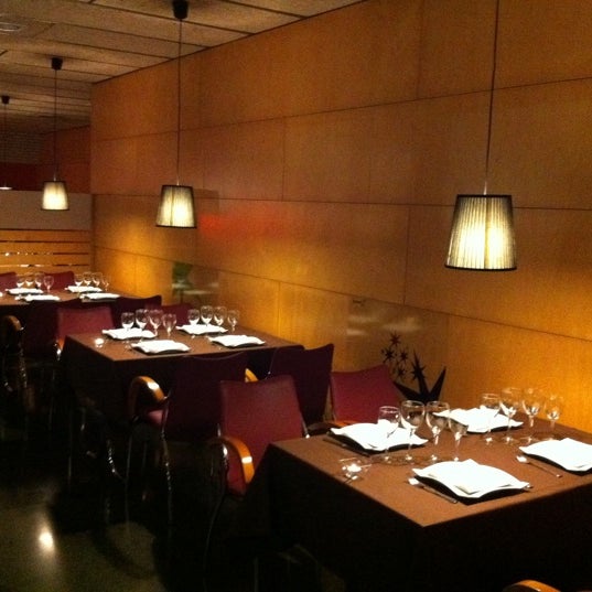 Foto tirada no(a) IMAGINATRIUM - Restaurant Atrium por Gina d. em 11/18/2011