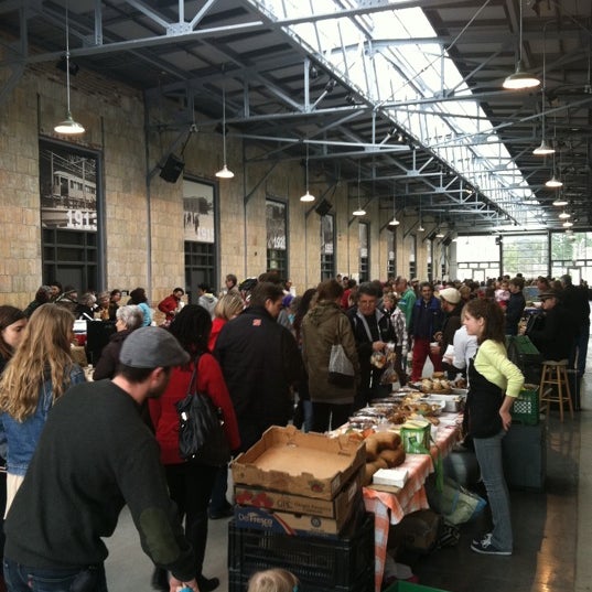 3/24/2012 tarihinde Micki M.ziyaretçi tarafından Wychwood Barns Farmers&#39; Market'de çekilen fotoğraf