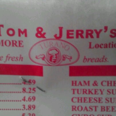 รูปภาพถ่ายที่ Tom &amp; Jerry&#39;s of Sycamore โดย Michael W. เมื่อ 6/23/2012