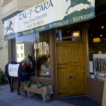 2/26/2012 tarihinde Terance L.ziyaretçi tarafından Tal-Y-Tara Tea &amp; Polo Shoppe'de çekilen fotoğraf
